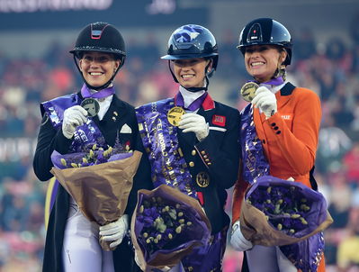 dressage
granprix special
Keywords: cathrine laudrup-dufour;charlotte fry;dinja van liere;pt;lap of honour