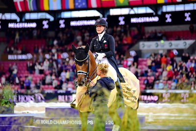 dressage
Afsked med Atterupgaards Cassidy
Keywords: Atterupgaards Cassidy;cathrine laudrup-dufour;pt;lap of honour