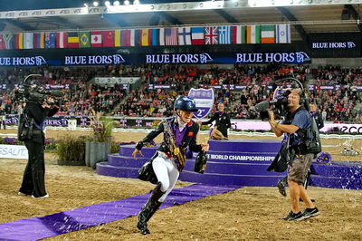 Dressage
Dressage kûr
Keywords: lap of honour;pt;cathrine laudrup-dufour;charlotte fry;dinja van liere;champane fight