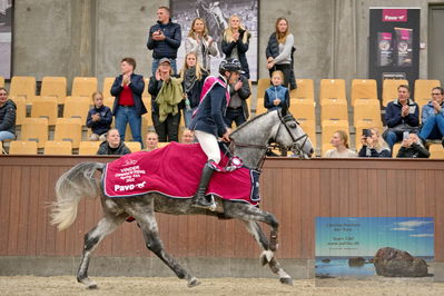 Blue Hors
6 års finale spring
Keywords: jacob theodor schmidt;boegegaardens comann;lap of honour