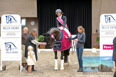 Blue Hors
7 års finale
Keywords: anna kasparcack;everian l;lap of honour