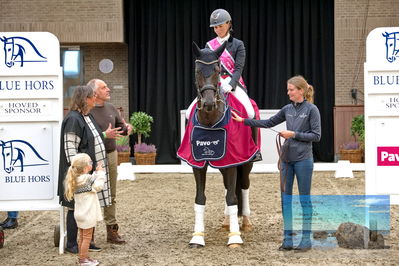 Blue Hors
7 års finale
Keywords: anna kasparcack;everian l;lap of honour