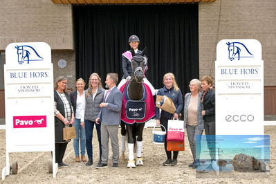 Blue Hors
5 års finale dressur
Keywords: lyngbjergs st paris;victoria e vallentin;lap of honour