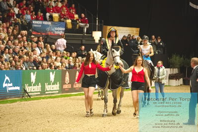 Galashow
Keywords: gerdings  carrie;jack ray nielsen;lap of honour;galashow