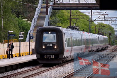 Hellerup st
Keywords: kystbanen;oeresundstog;rail;4502
