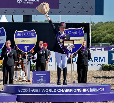 Paradressage
præmieoverrækkelse grad 2 og 4
Keywords: lap of honour;pt;goerklintgaards quater;katrine kristensen;sailor&#039;s blue;pepo puch;lee pearson;breezer